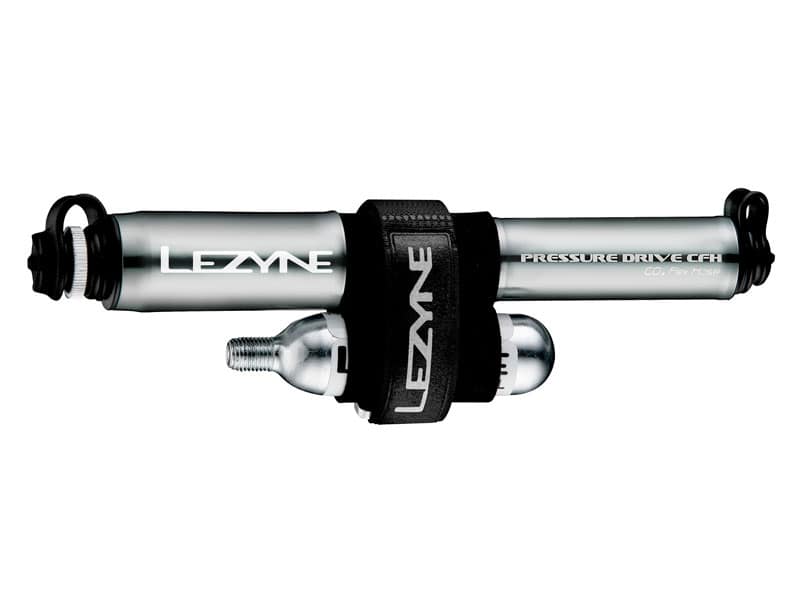 Pompka ręczna LEZYNE PRESSURE DRIVE CFH HP 120psi metalowy przewód CO2 + 1x nabój gazowy 16g grafitowa (WYPRZEDAŻ -50%)