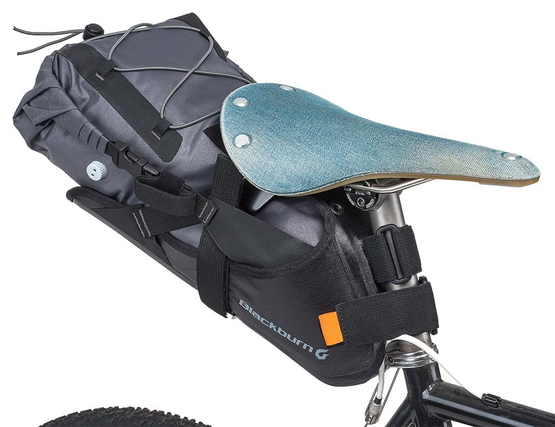 Torba pod siodło BLACKBURN OUTPOST ELITE SEAT PACK 10,5l z workiem wodoodpornym, metalowe mocowanie do sztycy pneumatycznej (NEW).