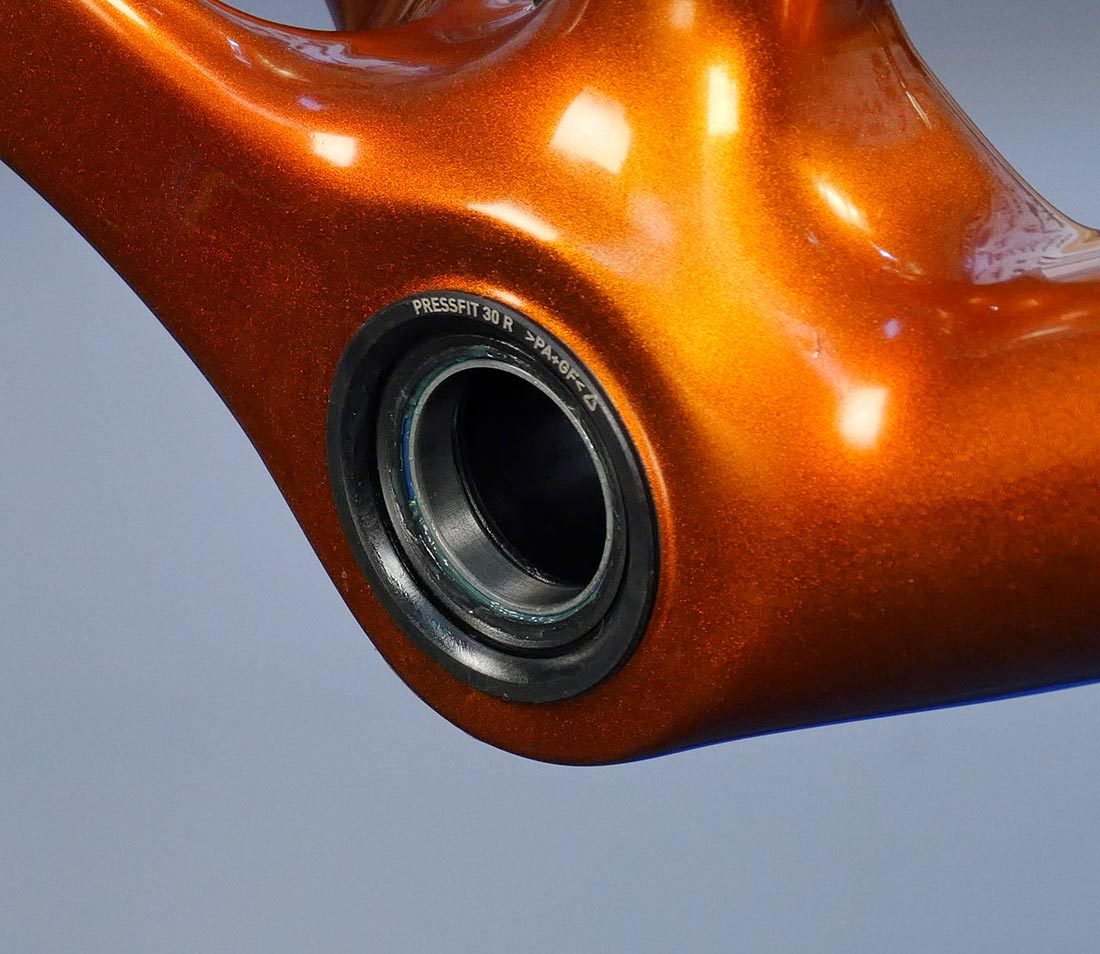PF46 bottom bracket with no tool fitting