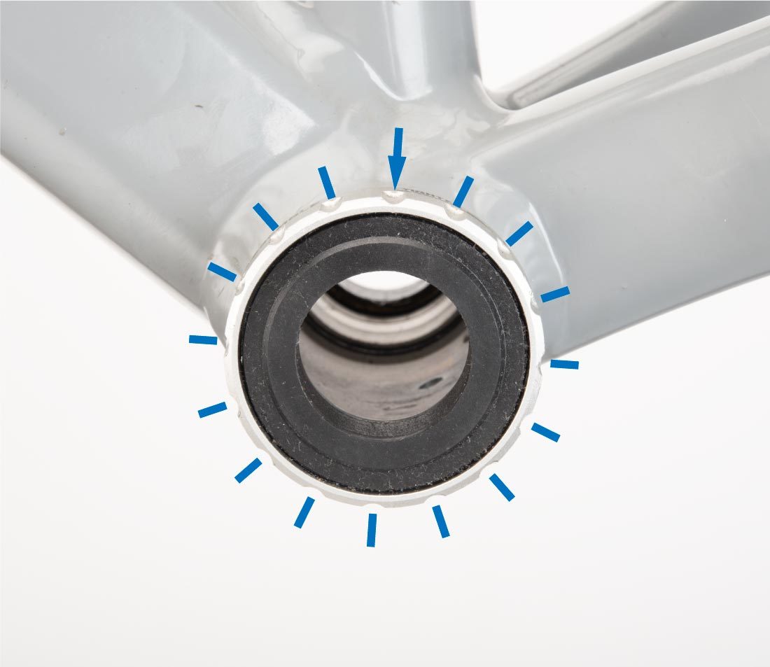 Head-on view of bottom bracket cup with arrow indicating starting point and lines indicating counted notches