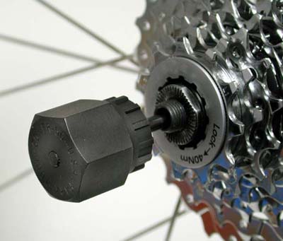 FR-5.2G is compatible with traditional hubs with skewers