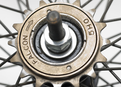 Very narrow and shallow removal notches in a single speed