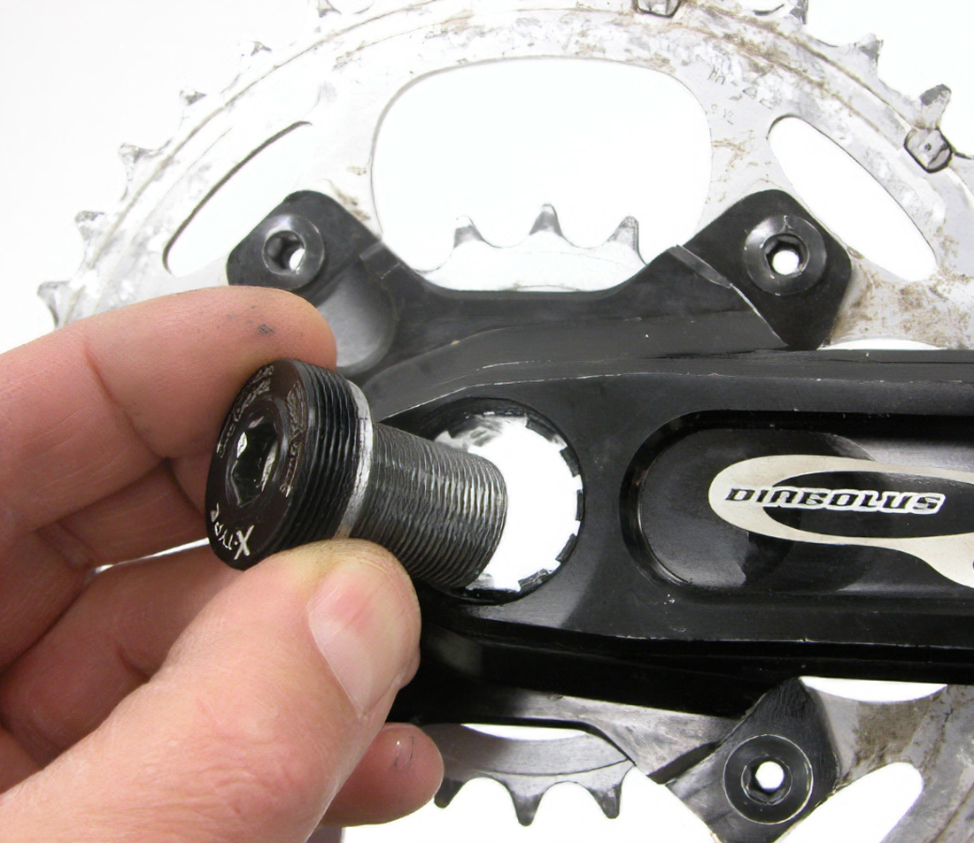 Race Face® retaining ring and bolt removed