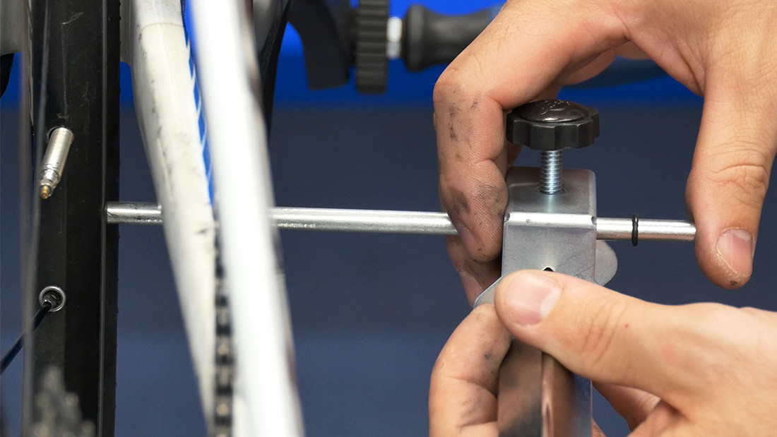 Setting the indicator to the rim. Note the proximity to the valve stem.