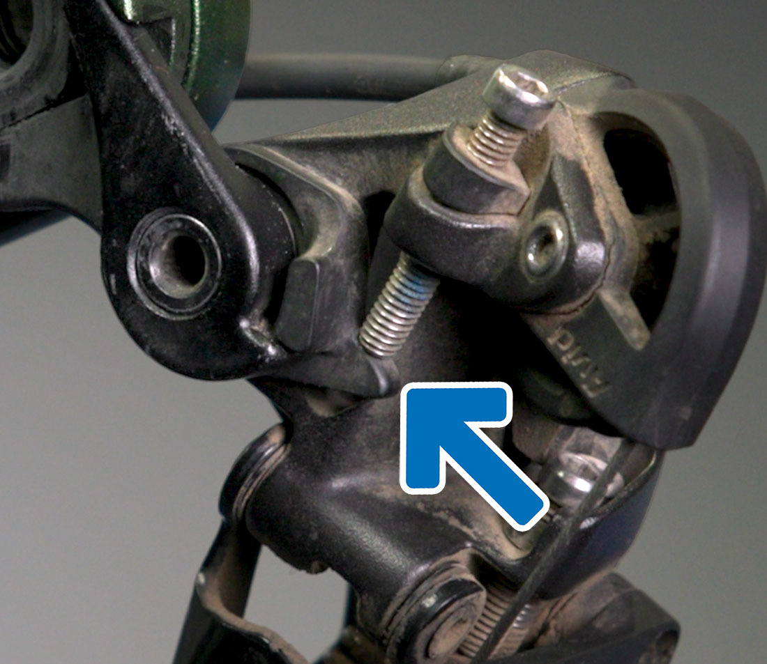 This design uses a special washer that presses against the dropout tab. The B-screw then presses on the washer.