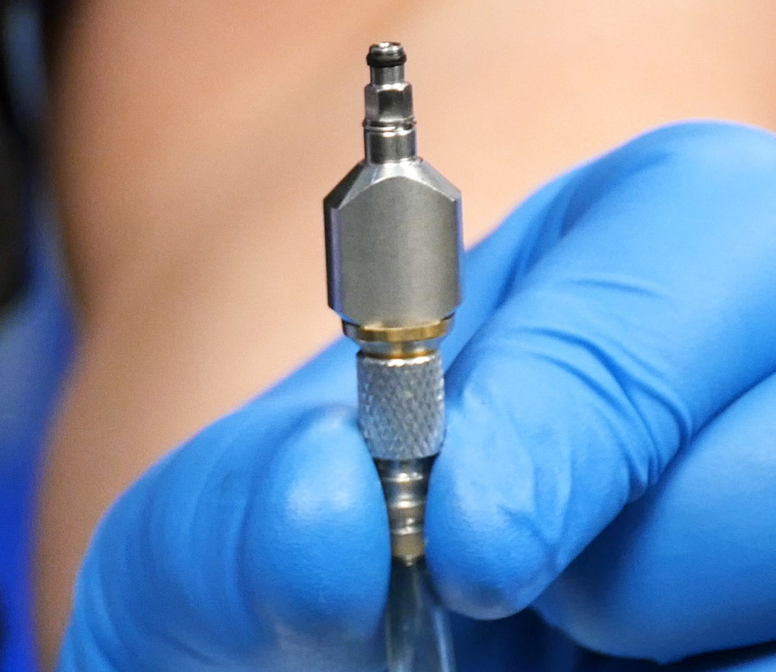 Bleeding Edge adaptor #2612 installed on second syringe hose end