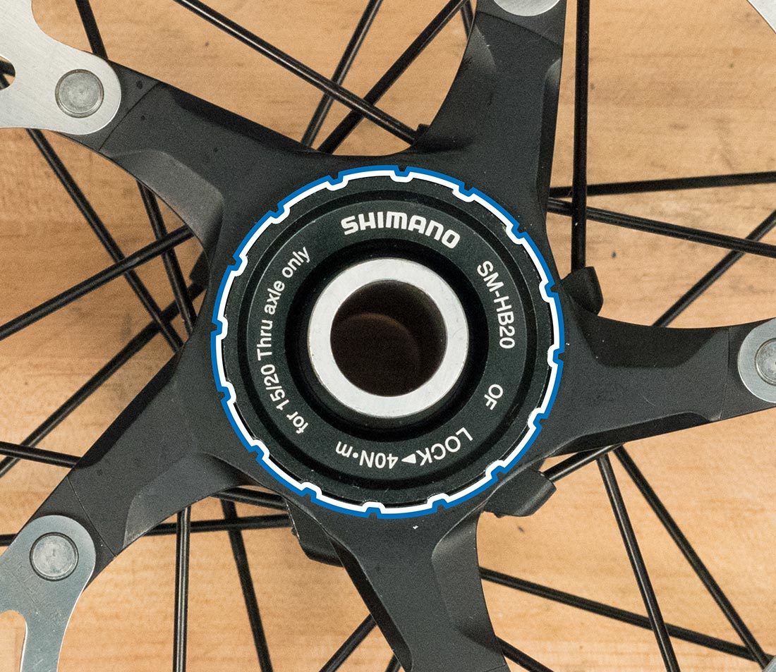 Center-lock rotor with external notch lockring