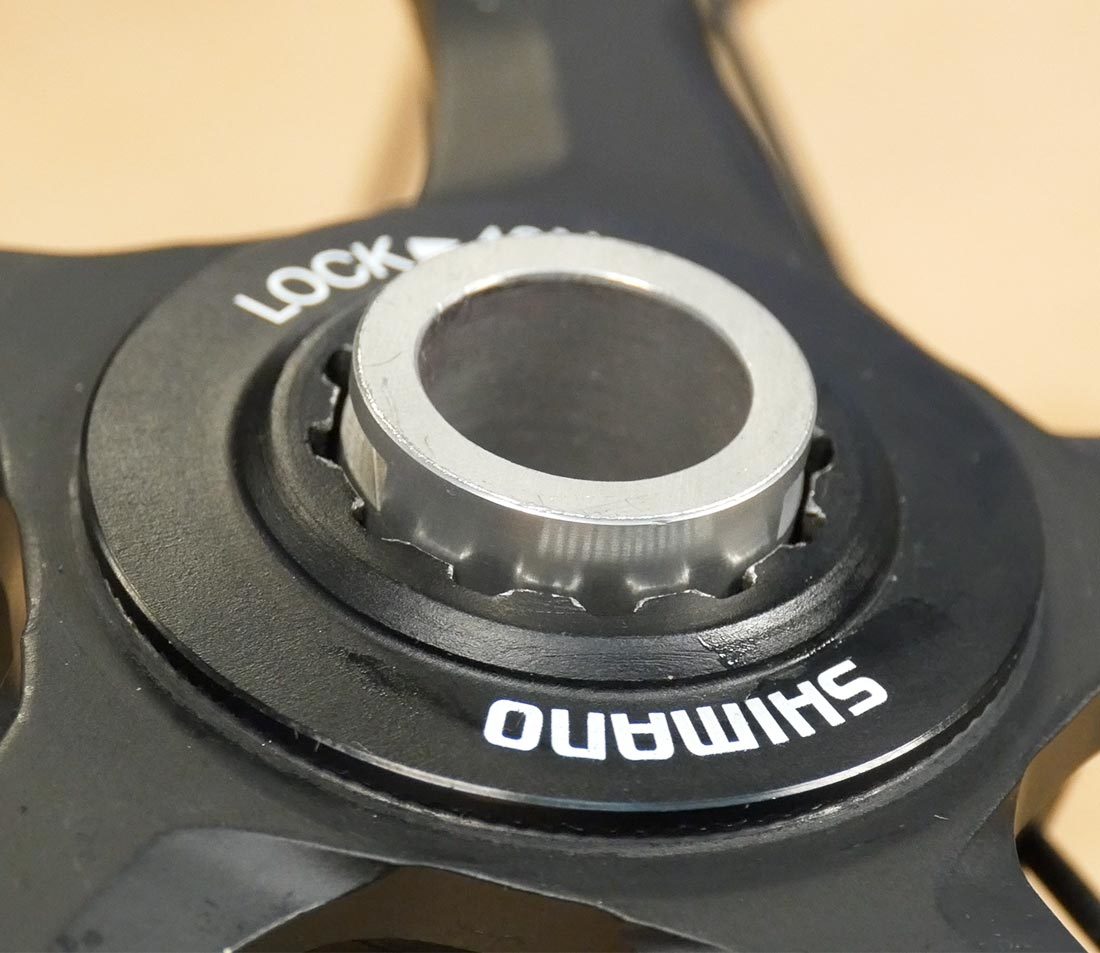 Internally splined lockrings may be incompatible with some hub axle sizes. A lockring tool cannot engage in this configuration. Solve this by using a lockring with external notches.