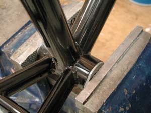 A vise holding frame secure for alignment