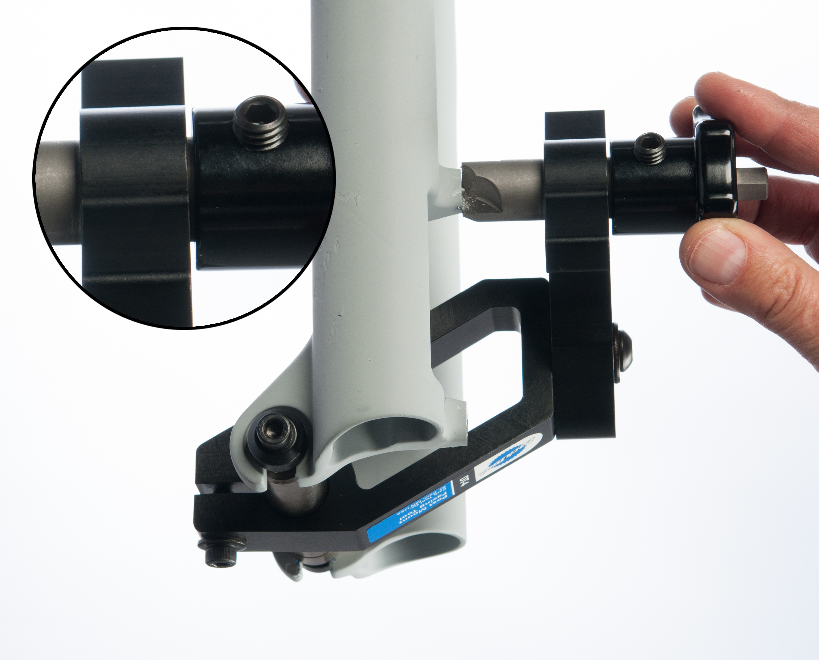 Figure 16. Gap between knob and cutter arm
