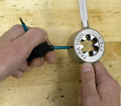 Figure 5. Tighten handle setscrews