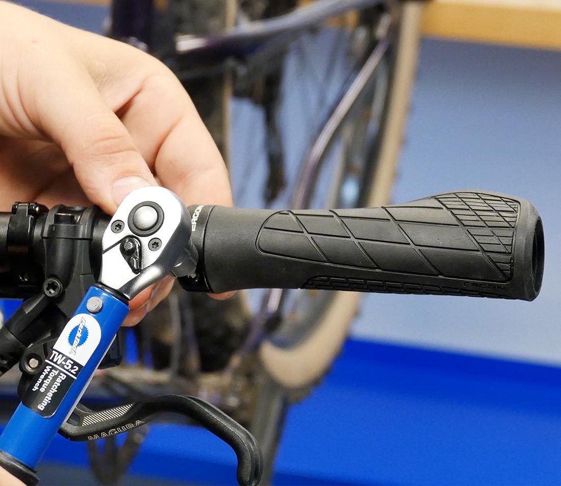 Flat Bar Grips Installation Lock On