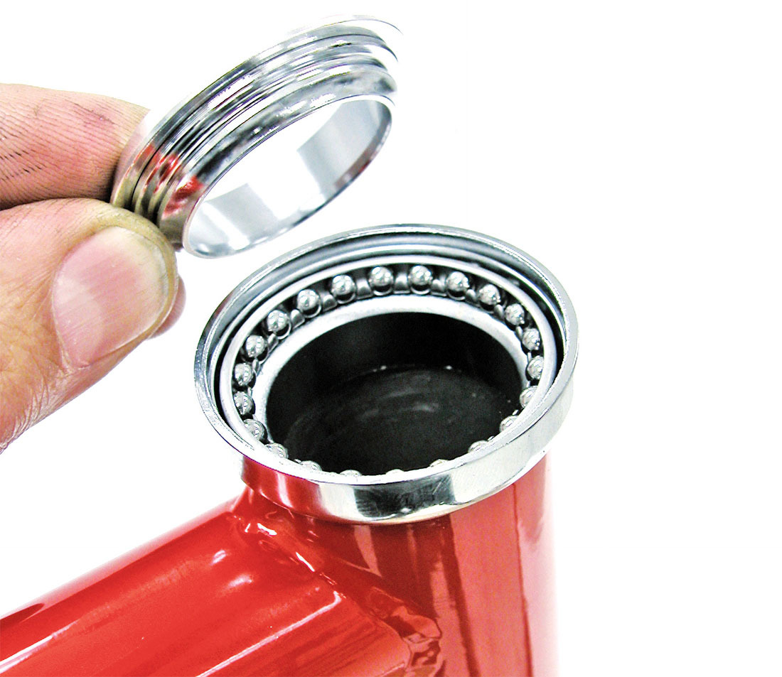 Correctly-oriented bearing cage