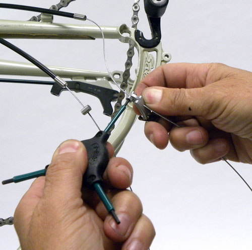 Figure 15. Secure pinch screw at cable latch