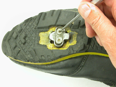 Figure 17. Check and clean bolts before removing