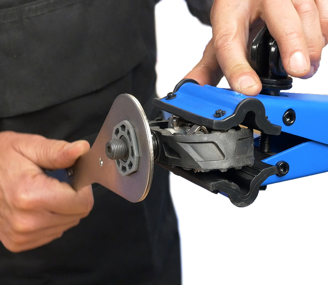 SPD in Repair Stand 002