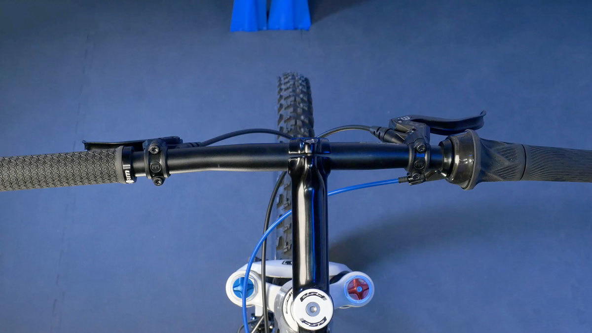The right lever is rotate upward too much compared to the left lever