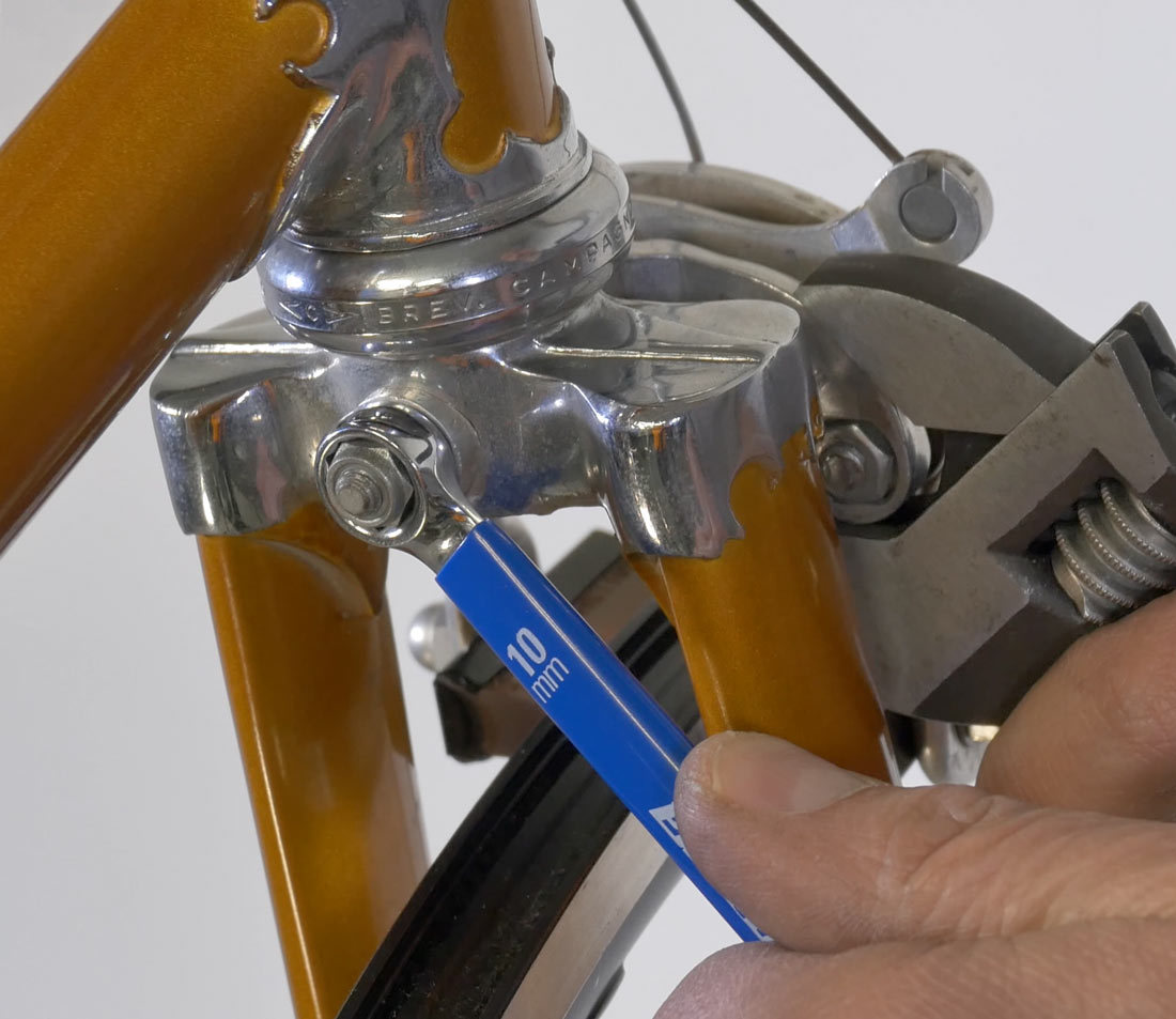 Mounting the caliper to fork
