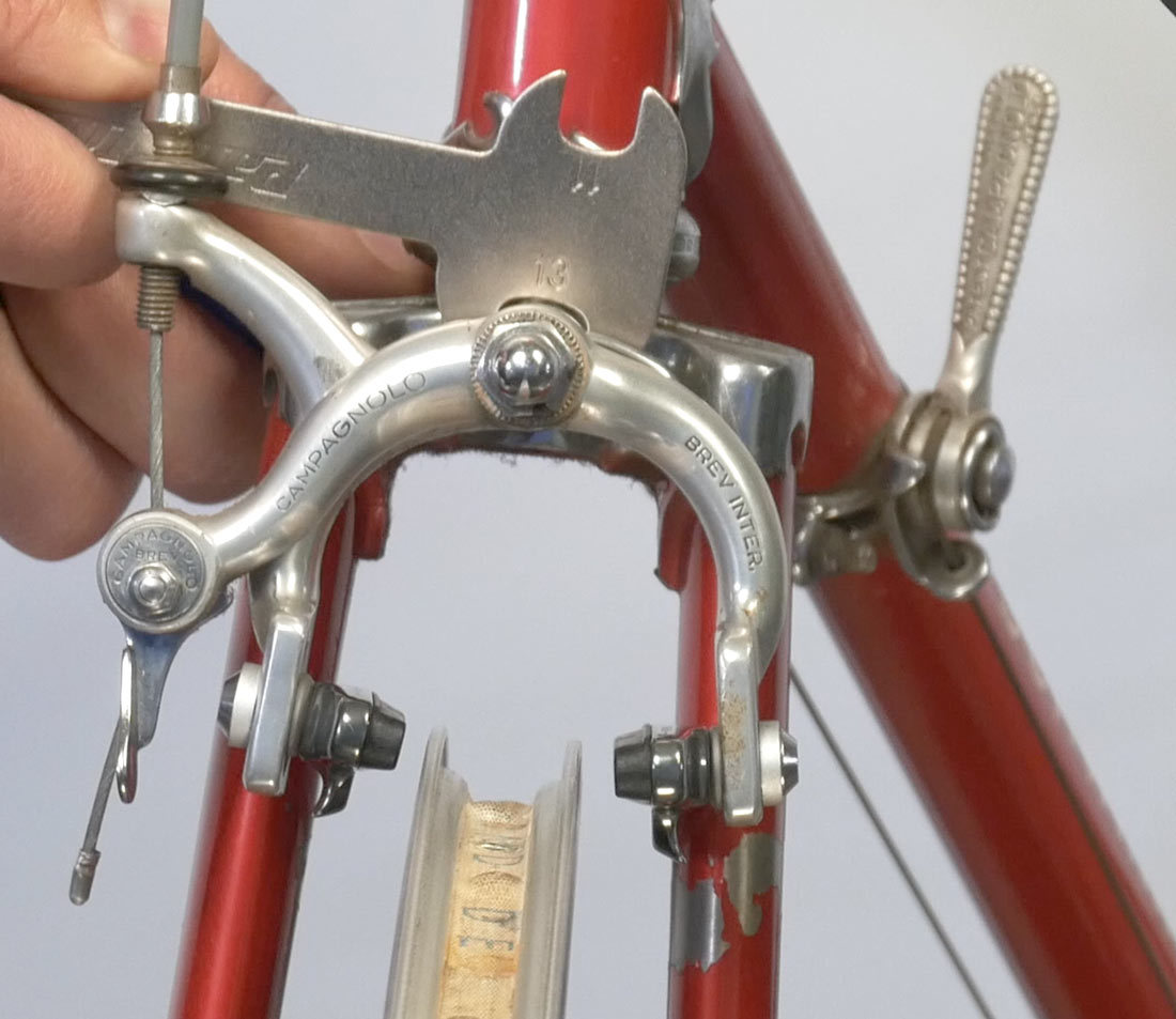 Side pull with centering flats