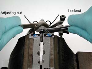 Adjusting play in the Safety Pivot brake