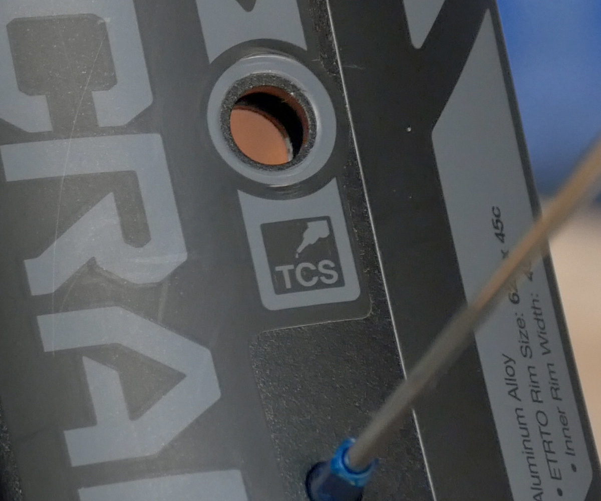 RIm with a "tubeless compatible" label