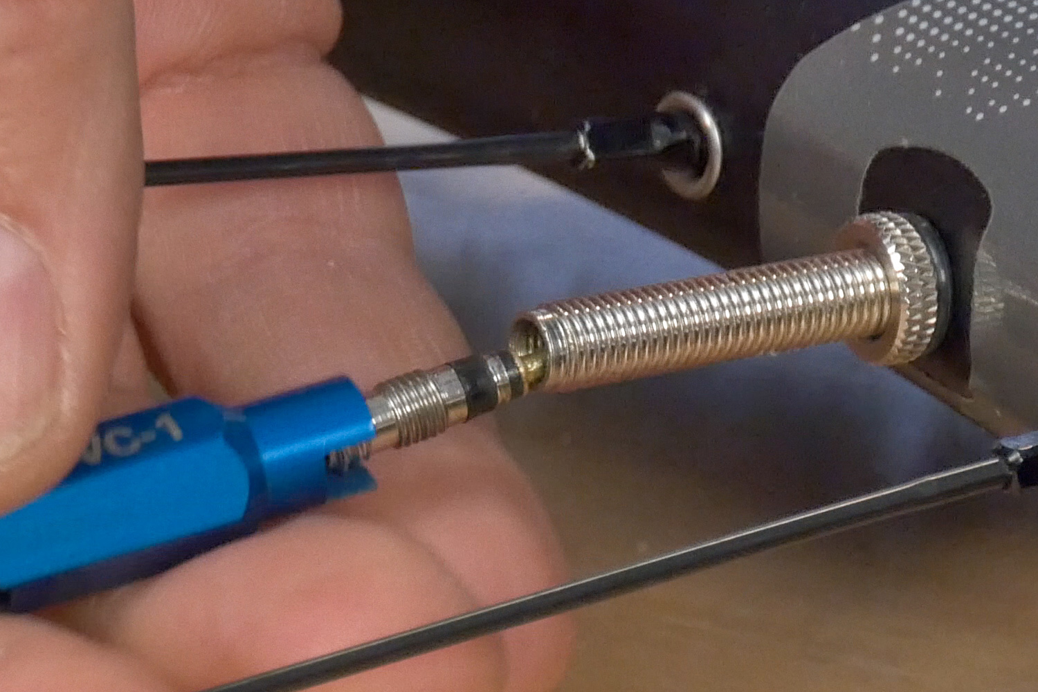 Tubeless Installation 5 Remove Valve Core