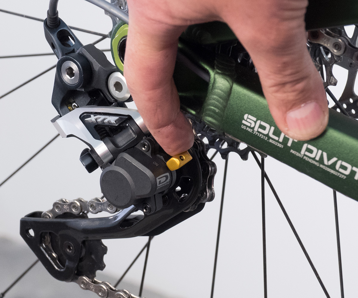 Shimano clutch derailleur with on/off switch