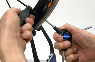 Spoke held to prevent twisting