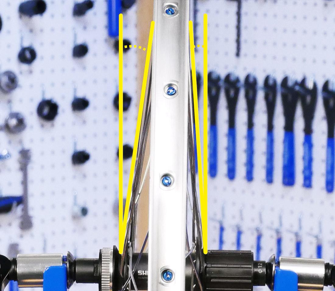 Illustrated picture of the offset bracing angles of a rear bicycle wheel