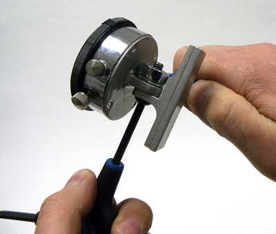 Mount radial dial to radial dial bracket
